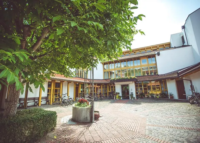 فندق Und Appartementhof Waldeck